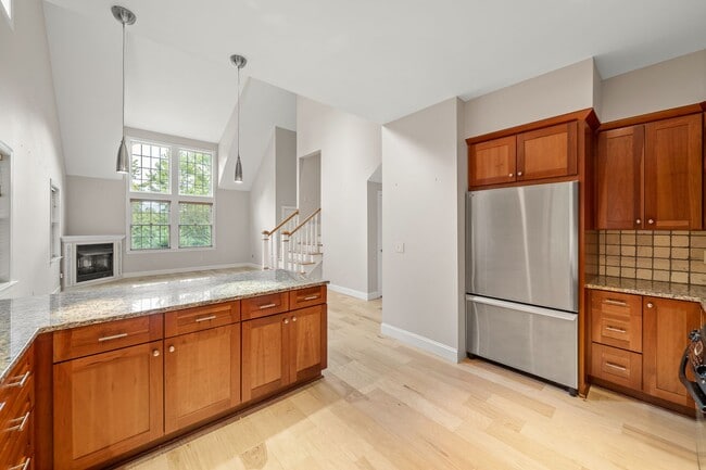 Building Photo - Spacious, Beautiful East Asheville Home