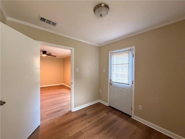 Building Photo - 1326 Doyle Ave