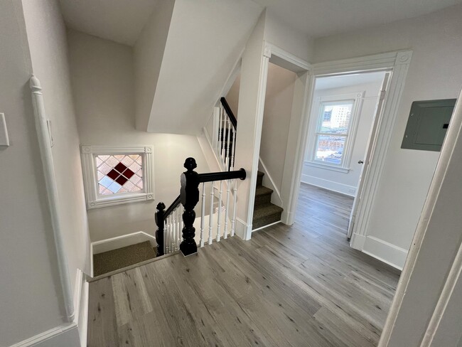 Building Photo - 4th Street