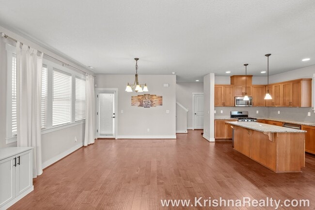 Building Photo - Gorgeous 4 BD* 2.5 BA* Single Family Home ...