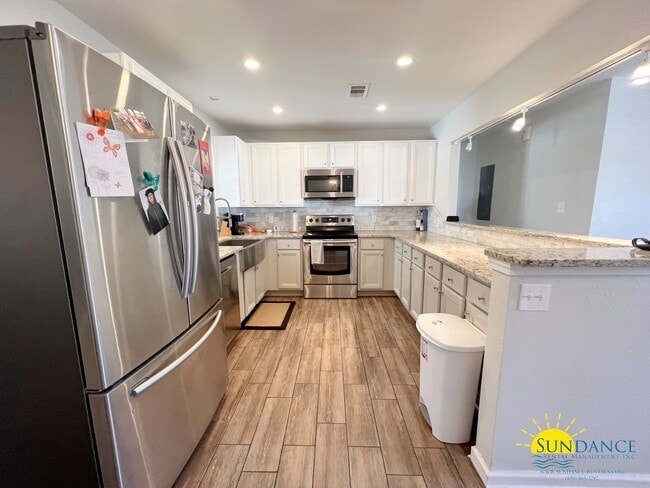 Building Photo - Gorgeous 3 Bedroom Home in Shalimar!
