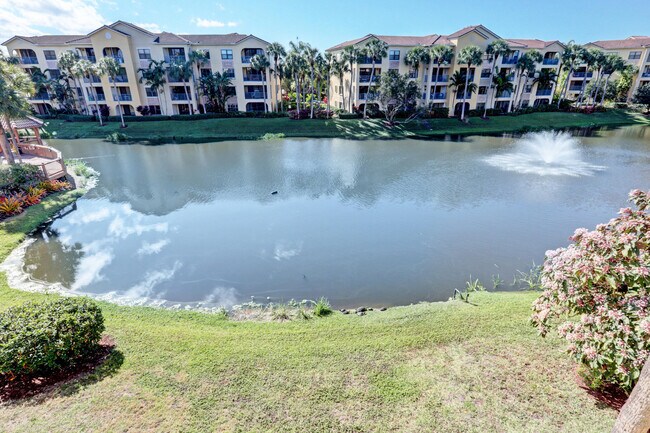 Building Photo - 800 Uno Lago Dr