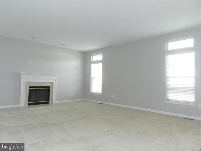 Building Photo - 5203 Linden Dr