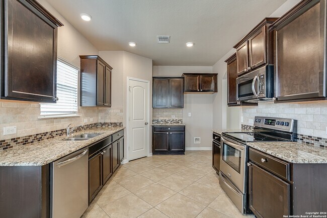 Building Photo - 2307 Clover Ridge