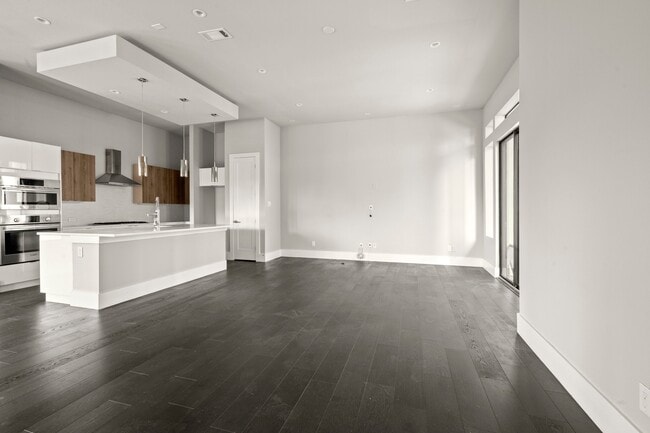 Building Photo - 1615 Wheeler Ave