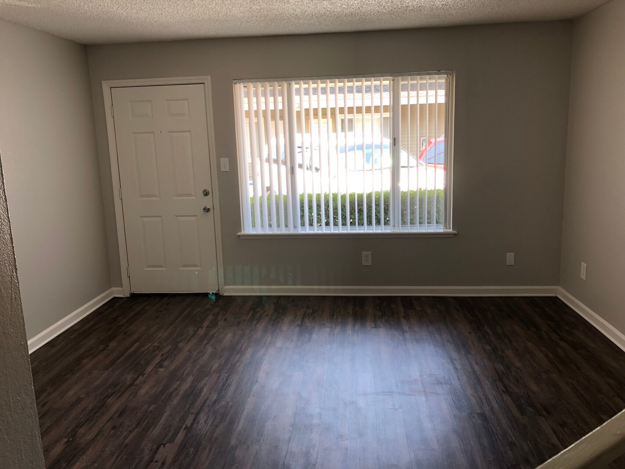 Building Photo - The Pointe Townhomes