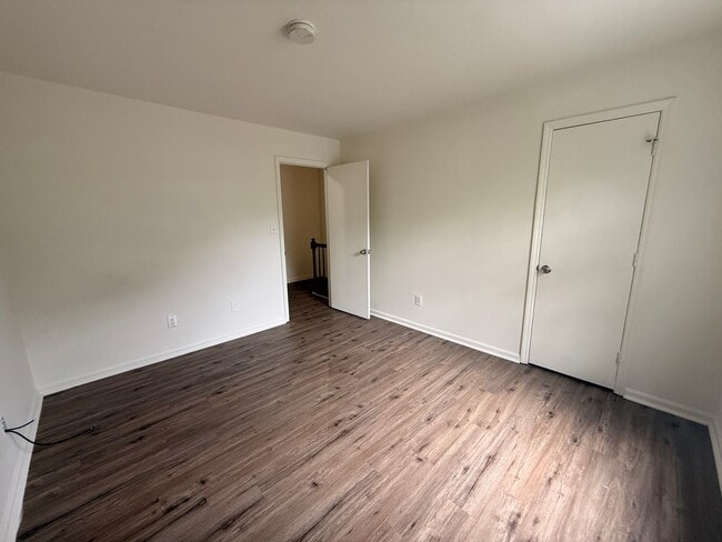 Building Photo - 5 Bedroom Home with Extended Driveway!