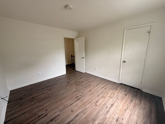 Building Photo - 8720 Mornington Dr