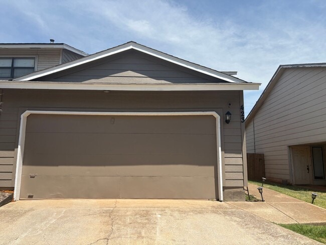 Building Photo - Modern Comfort in NE OKC – 3 Bed, 2.5 Bath w/ Garage & Yard