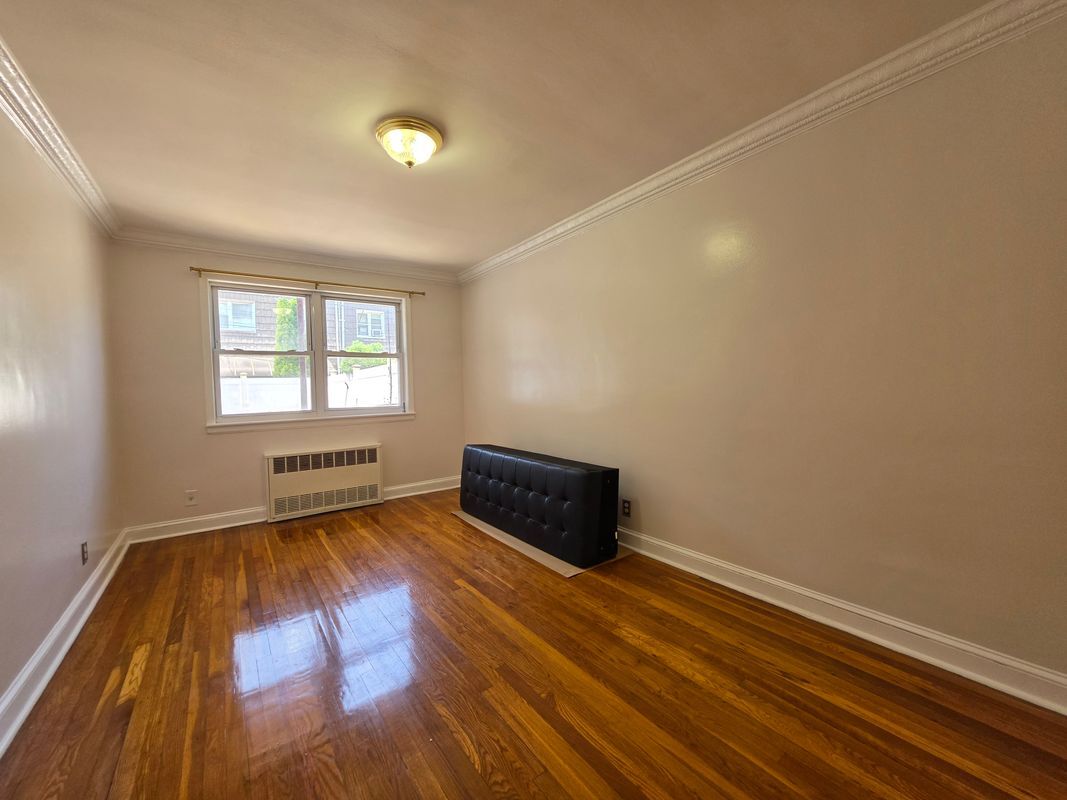 Building Photo - 2052 E 60th St