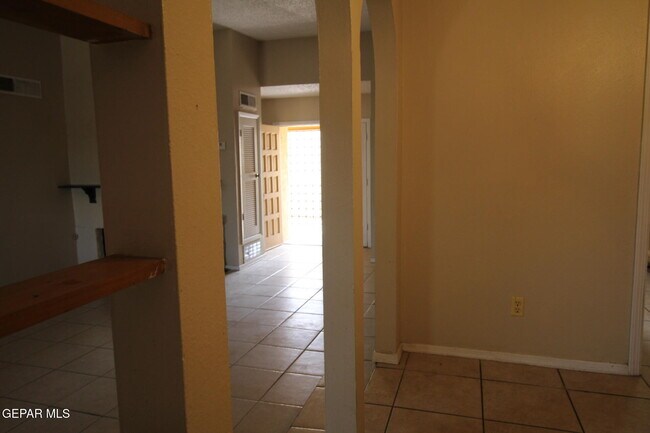 Building Photo - 10711 Ivanhoe Dr