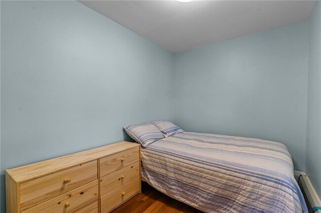 Building Photo - 11 Young St