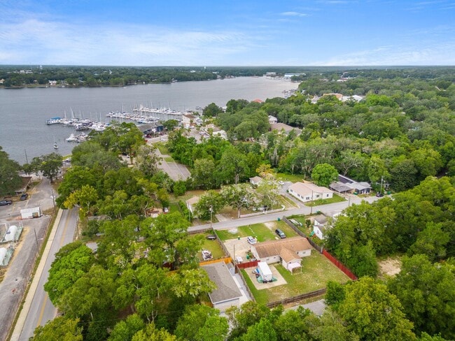 Building Photo - 305 Willingham Dr