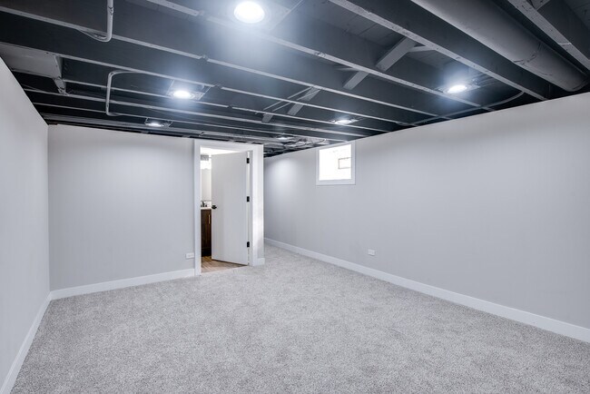 Building Photo - 1520 N Prairie Ave