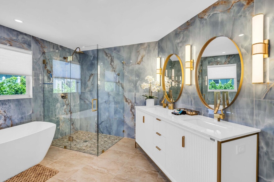 Building Photo - 2649 Longboat Dr