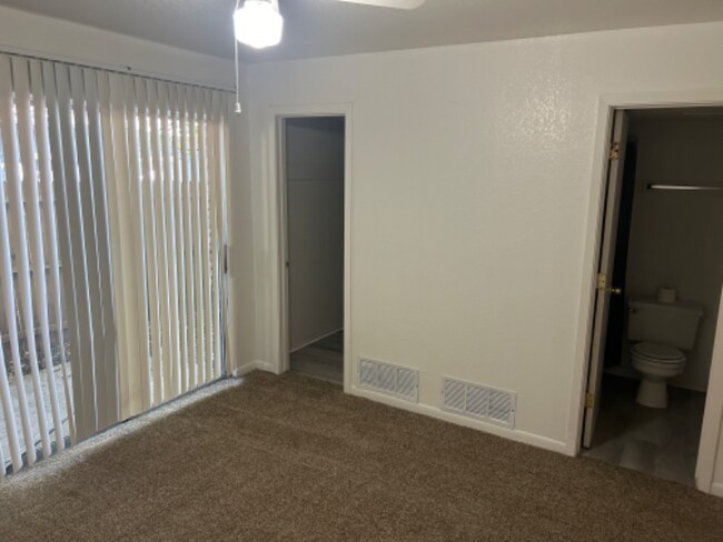 Building Photo - 322 S Waco St