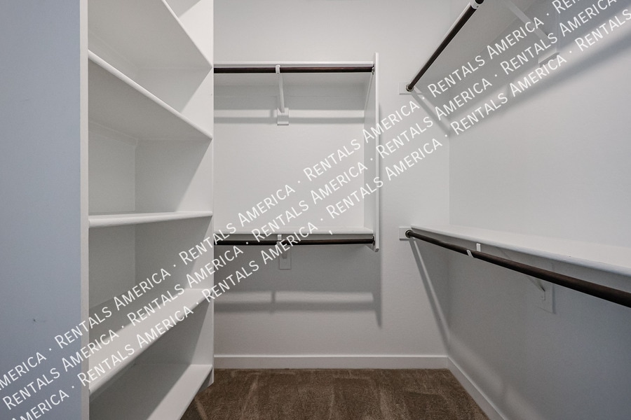 Building Photo - 4077 S Sabrina Dr