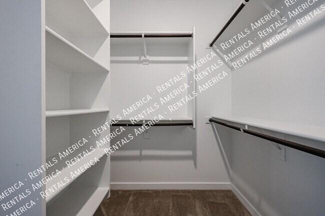 Building Photo - 4077 S Sabrina Dr
