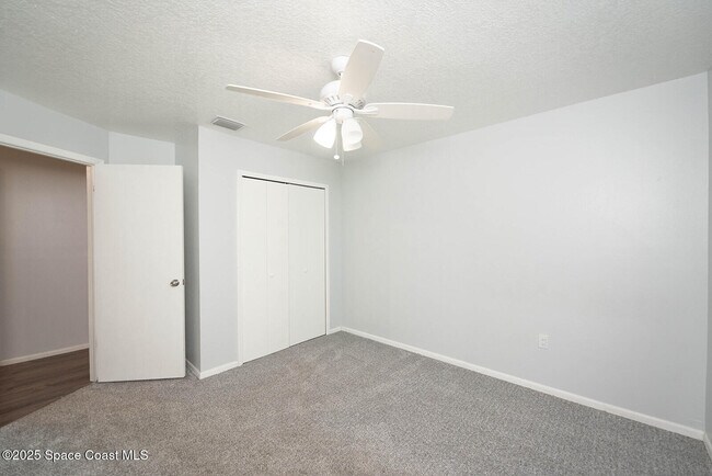 Building Photo - 2620 Elm Hurst St