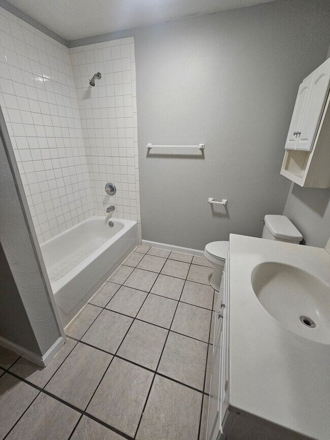 Building Photo - 1602 Chase St