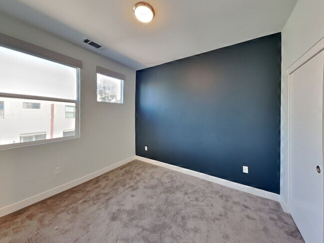 Building Photo - Prescott Townhouse 2/2.5 Available Now!