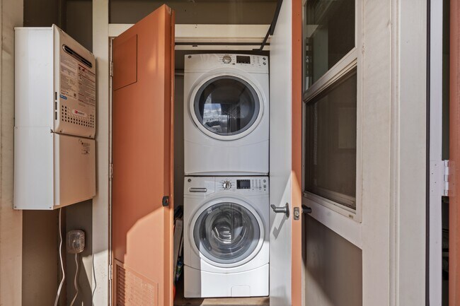 Building Photo - 51 Kihalani St