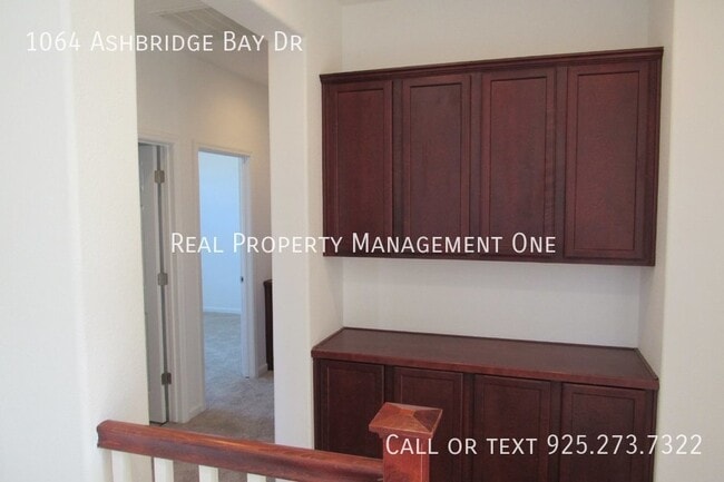 Building Photo - 1064 Ashbridge Bay Dr