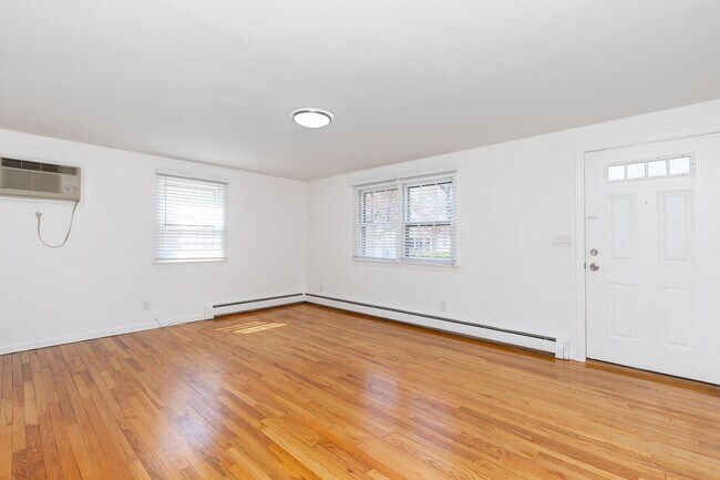 Building Photo - 56 Church St