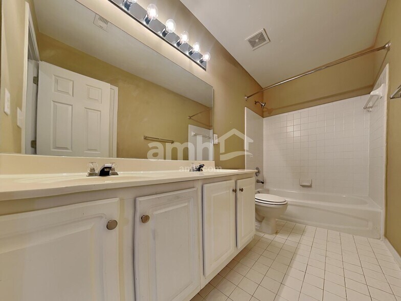 Building Photo - 5715 Oxborough Way