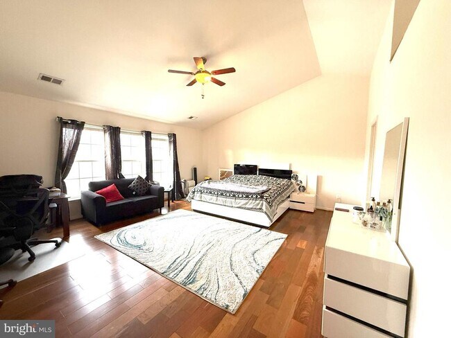 Building Photo - 18416 Beechnut Way