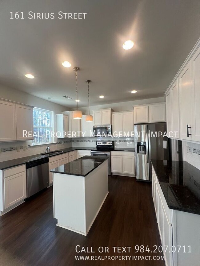 Building Photo - Spacious 3 Bedroom 2.5 Bathroom Modern Hom...