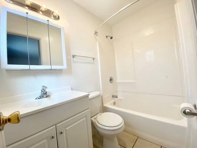 Building Photo - Euclid (Saulo Trust)