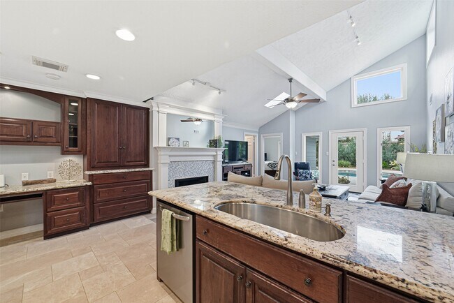 Building Photo - 4600 Huisache St