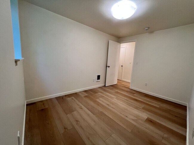 Building Photo - #244-5110 SE 41st Ave