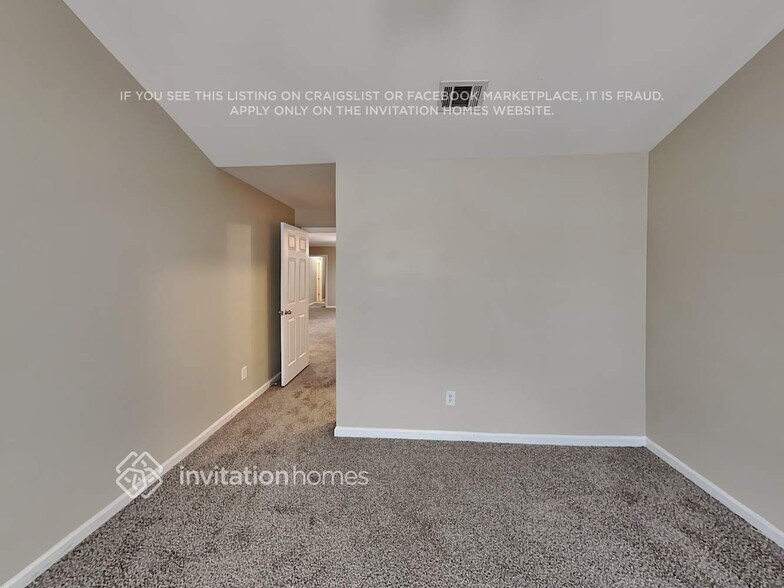 Building Photo - 114 Hidden Creek Dr