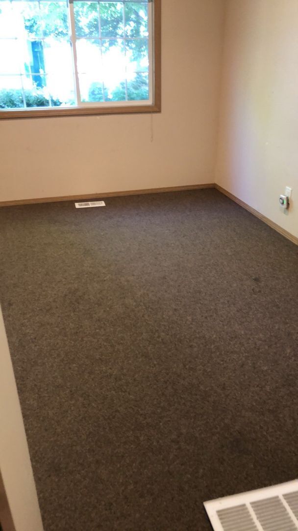 Building Photo - Your Perfect Corvallis Oasis Awaits at This 4-Bedroom Townhouse!