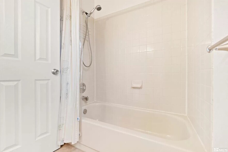 Primary Bedroom 2 Tub Shower - 1975 Putnam Dr