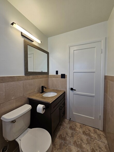 Building Photo - 2942 Midvale Ave