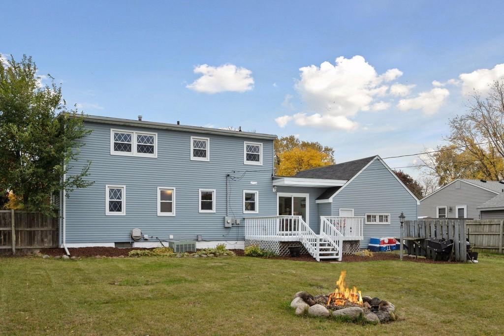 Building Photo - 5060 Hughes Ave NE