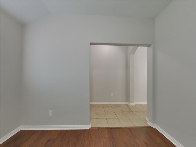 Building Photo - 10818 Harston Dr