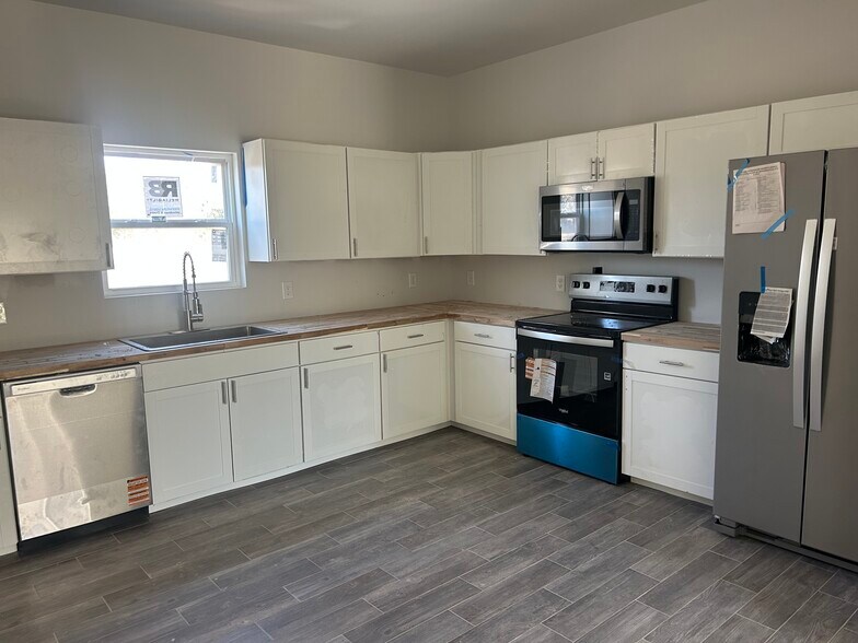 Building Photo - 711 Tallman Cir