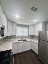 Building Photo - 256 Clay St