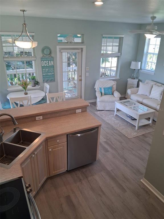 Building Photo - 216 Berry St