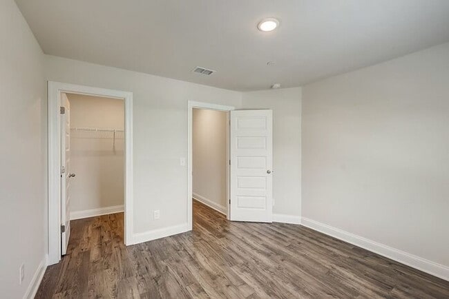 Building Photo - 1001 Lifford Ln