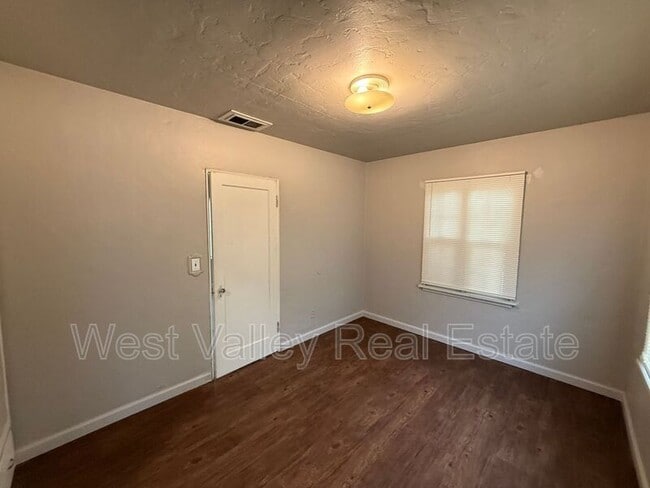 Building Photo - 1605 Howard Ave