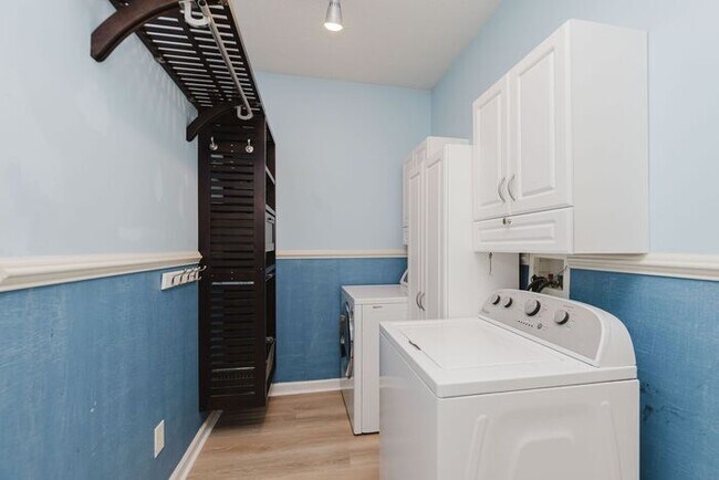 Building Photo - Stunning 4-Bed, 3.5-Bath Home in Sought-Af...