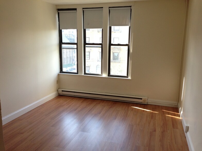 Building Photo - 1126 Boylston St