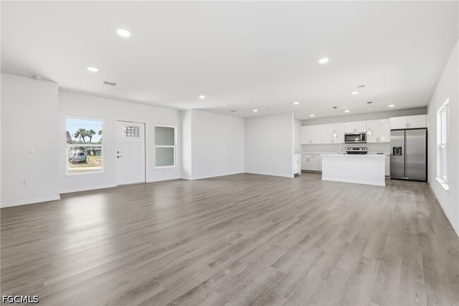 Building Photo - 1406 Ford Cir