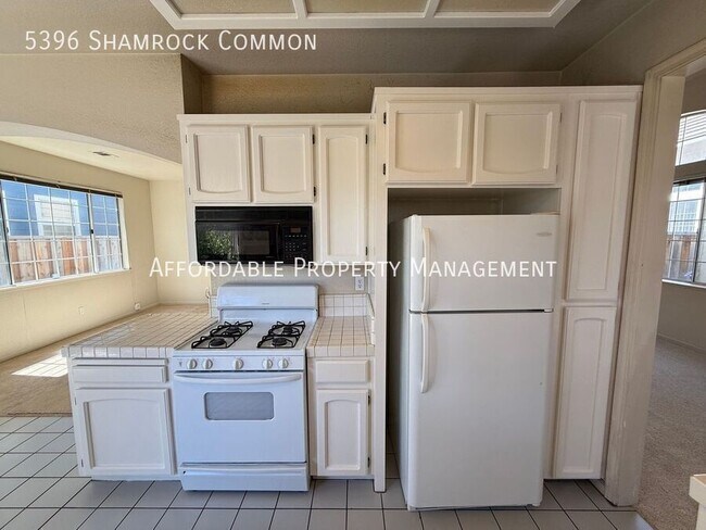 Building Photo - 5396 Shamrock Common