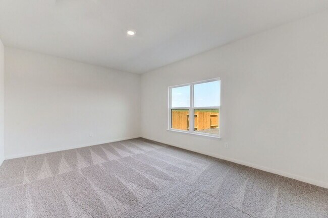 Building Photo - 5 Bedroom Home Close to 1604 and I10 East